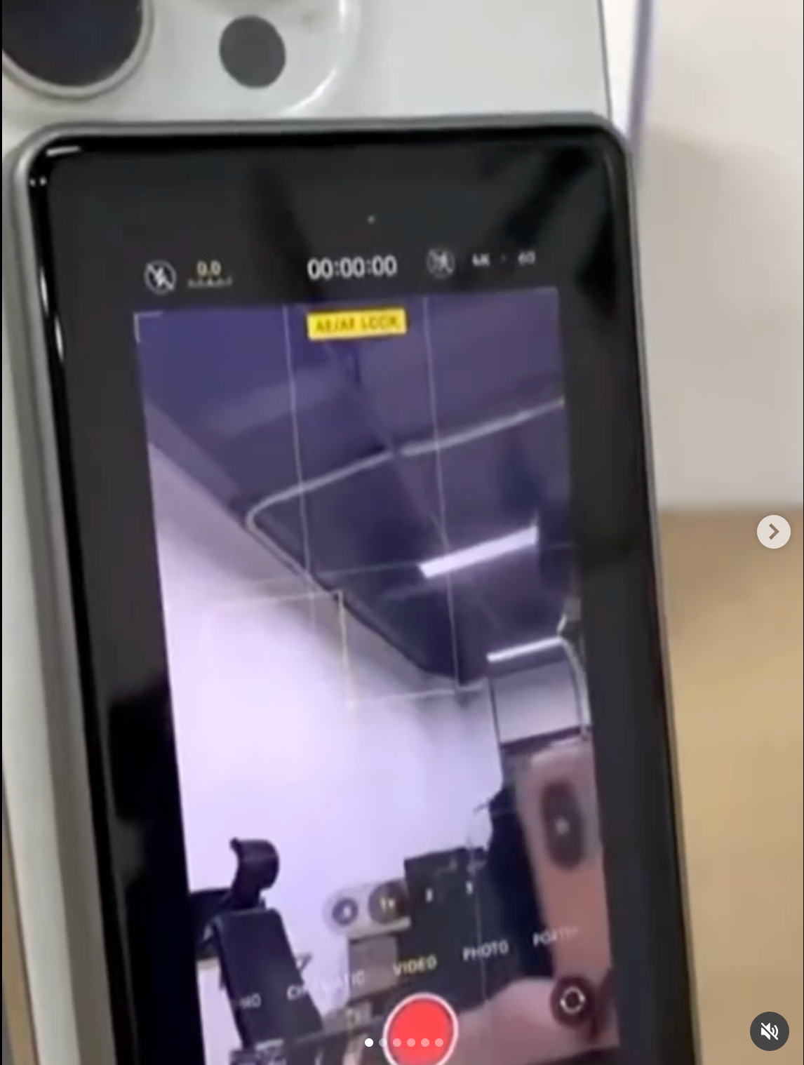 Magnetic Phone Self-Timer Monitor Screen Using Rear Camera Screen for Live Streaming Content Creation