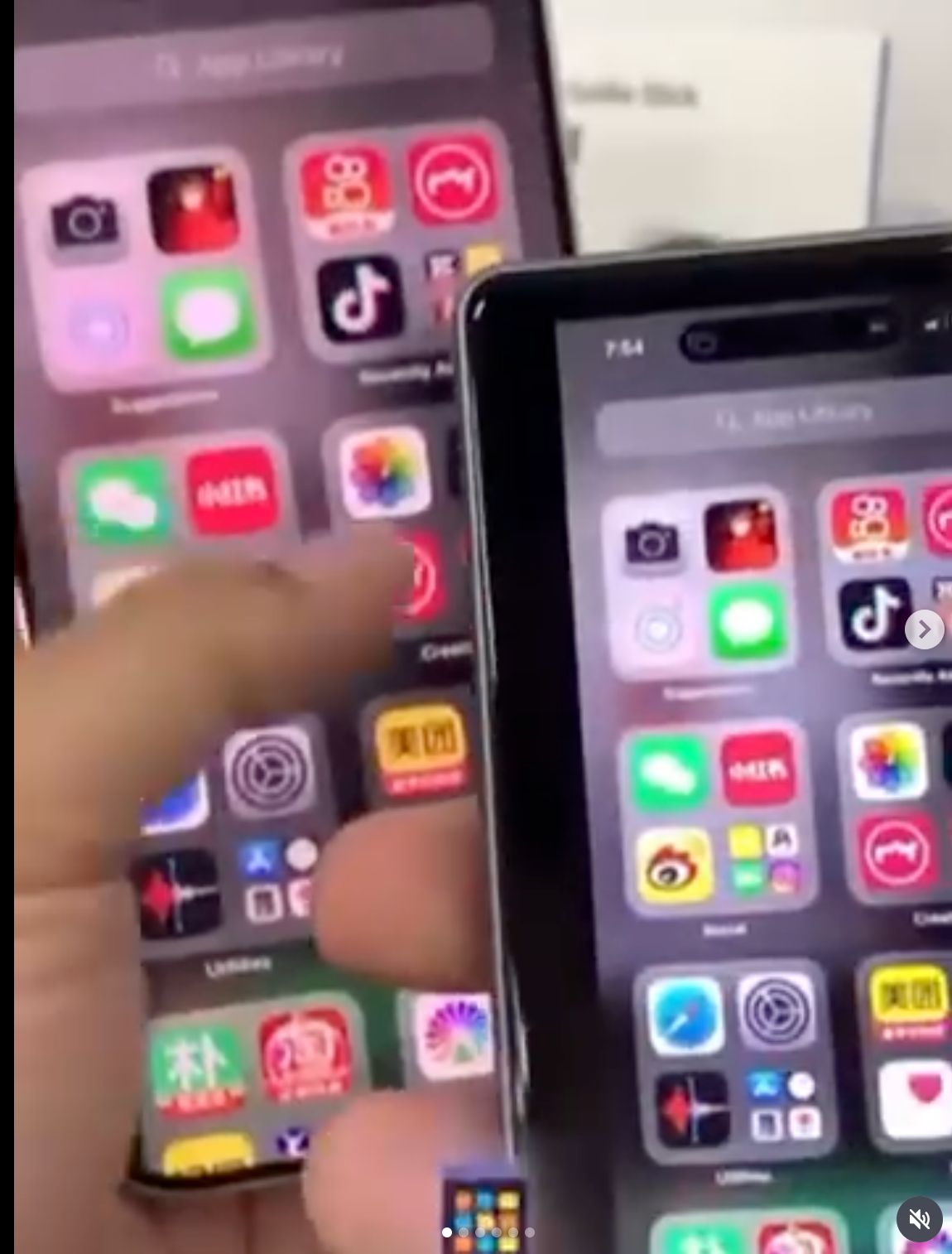Magnetic Phone Self-Timer Monitor Screen Using Rear Camera Screen for Live Streaming Content Creation