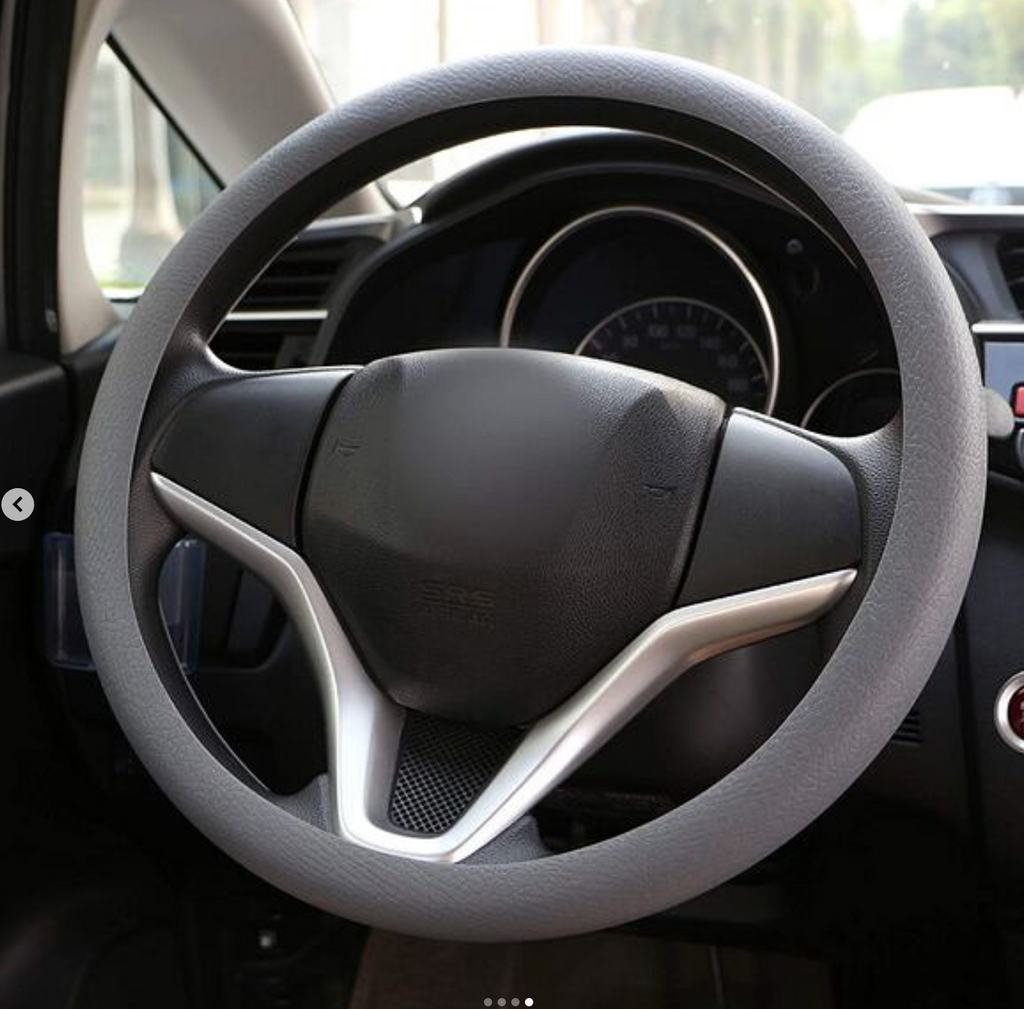 Silicone cover for all cars. Available in all colors: black, red, yellow, pink, beige, and gray.